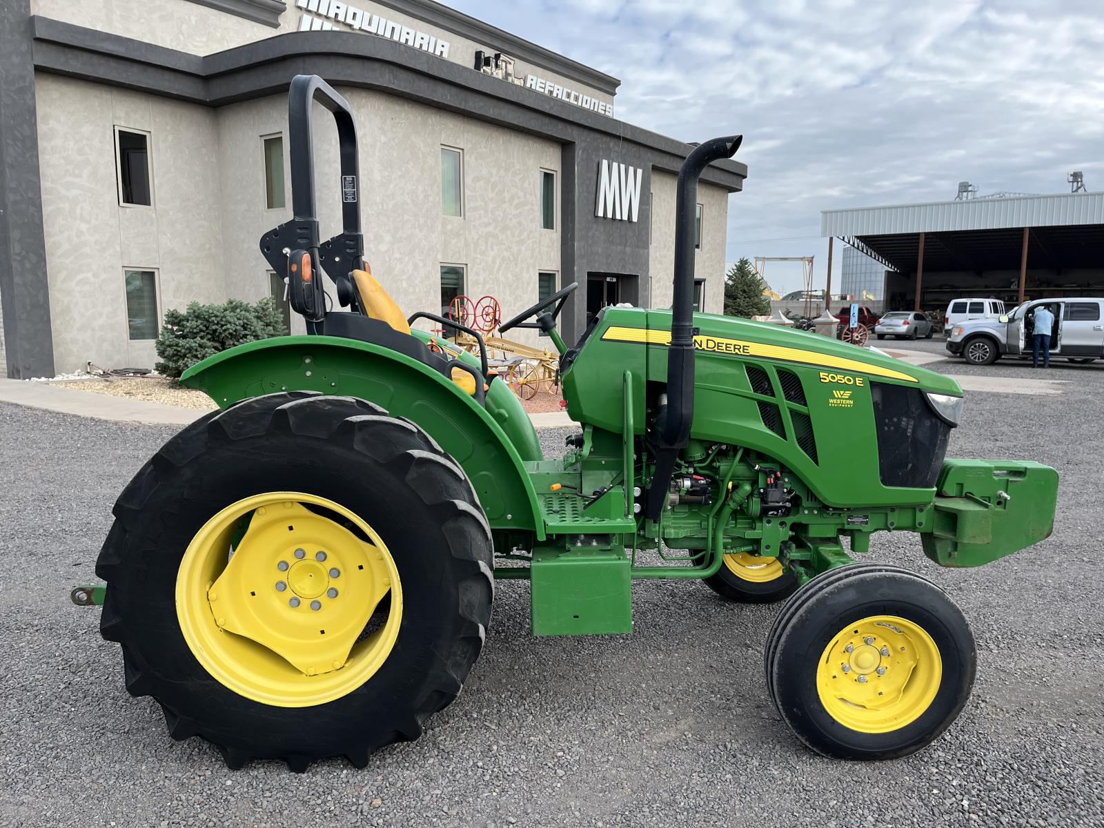 ./imagenes/INVOICE/2019/18008/JOHN DEERE 5050E (16).JPG